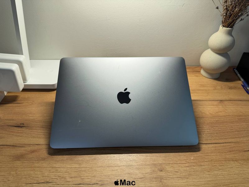 Apple MacBook Air 2020 M1 16Gb 256Gb Space Gray M2533 фото