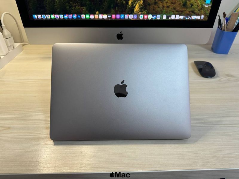 Apple MacBook Air 2019 Intel i5 8/128Gb Space Gray M002 фото