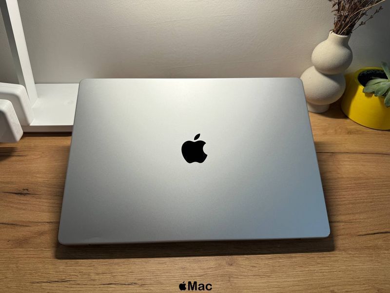 Apple MacBook Pro 16 2021 16 GPU M1 Pro 32Gb 512Gb Silver M2134 фото
