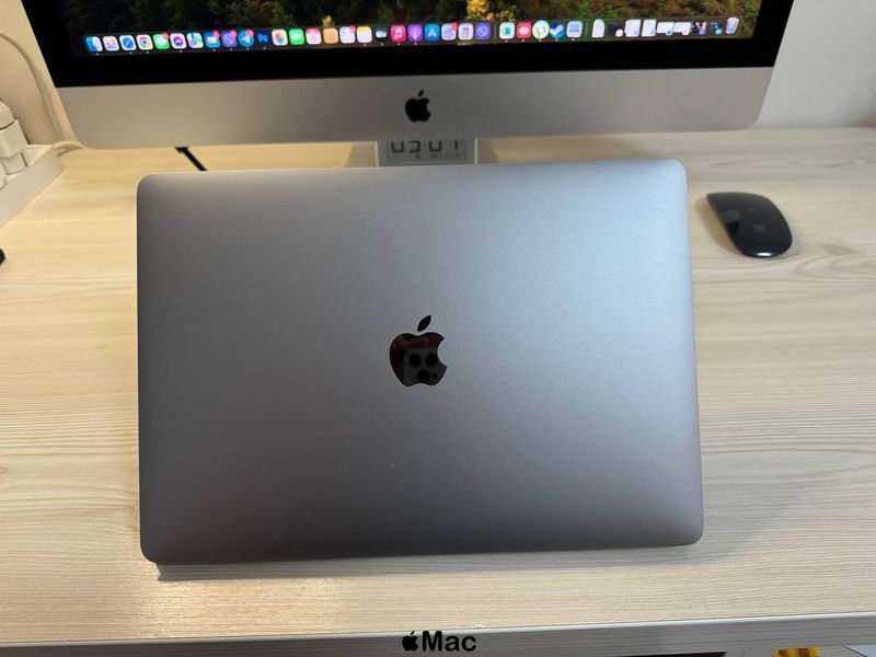 Apple MacBook Pro 2020 Intel i5 16/256Gb Space Gray M901 фото