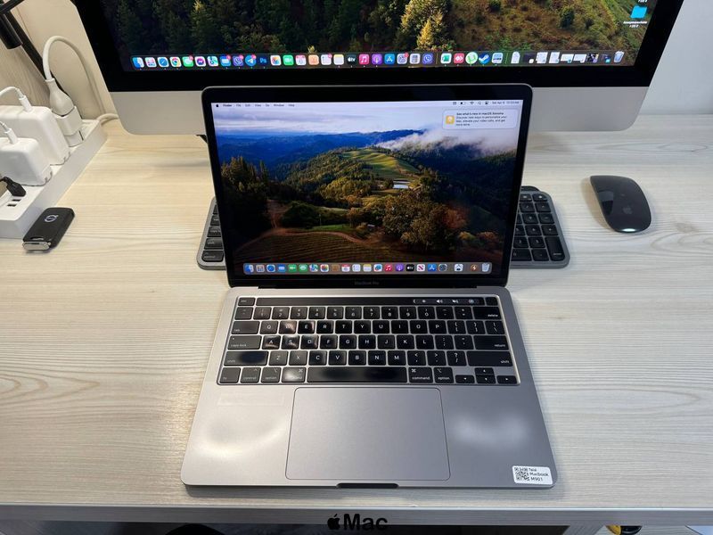Apple MacBook Pro 2020 Intel i5 16/256Gb Space Gray M901 фото