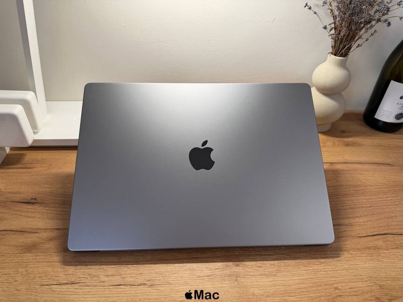 Apple MacBook Pro 16 2021 16-Core GPU M1 Pro 16Gb 512Gb Space Gray M2295 фото