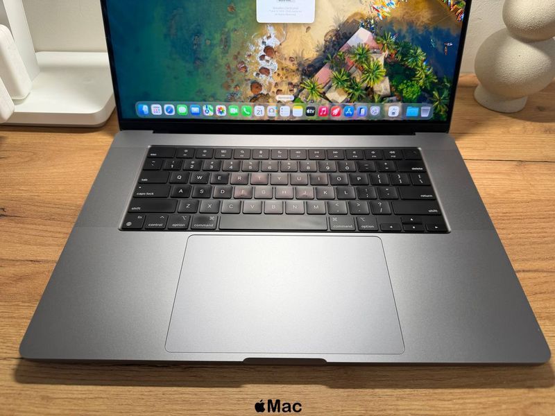Apple MacBook Pro 16 2021 16-Core GPU M1 Pro 32Gb 1TB Space Gray M2472 фото