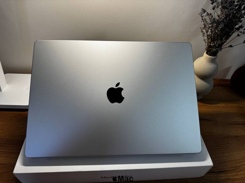 Apple MacBook Pro 16 2023 M2 Pro 16Gb 512Gb Silver M1265 фото