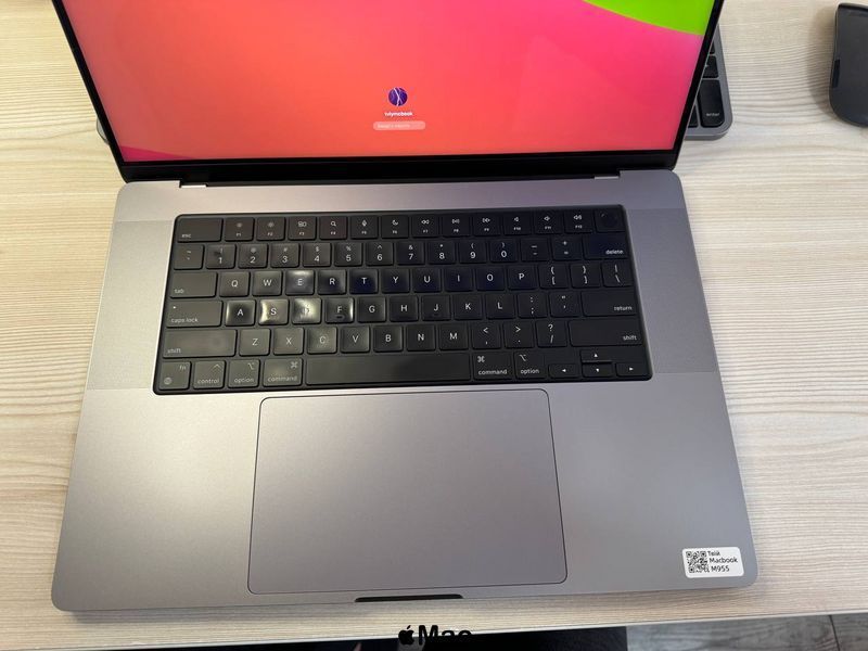 Apple MacBook Pro 16 2021 M1 Pro 32/1TB Space Gray M955 фото