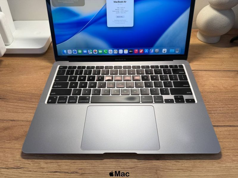 Apple MacBook Air 2020 M1 16Gb 256Gb Space Gray M2181 фото