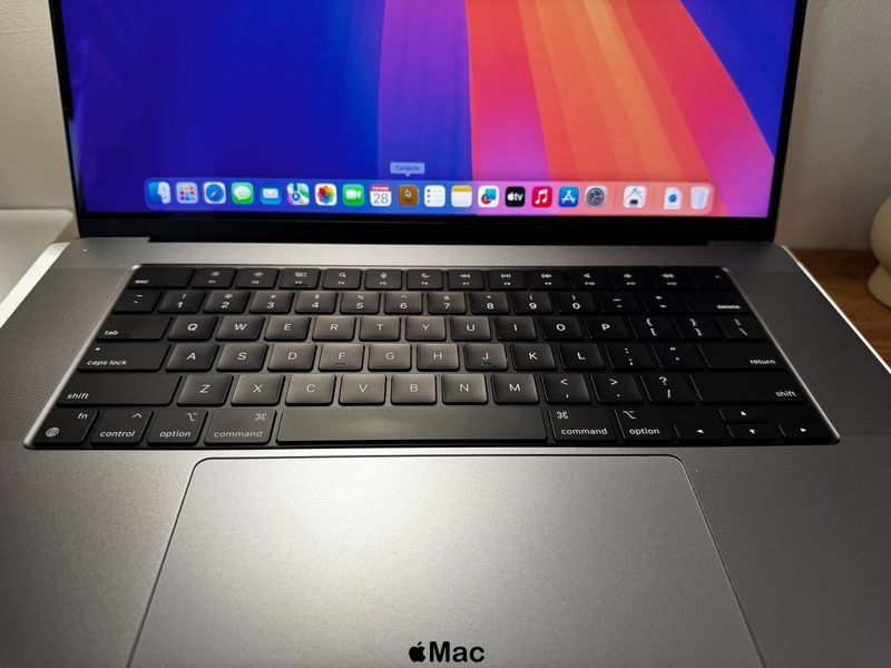 Apple MacBook Pro 16 2023 19-Core GPU M2 Pro 32Gb 1000Gb Space Gray M1390 фото