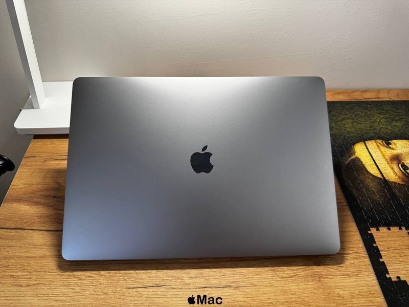 Apple MacBook Pro 16 2019 8-Core i9-9980HK 16Gb 1000Gb Radeon 5500M 4Gb Space Gray M1462 фото