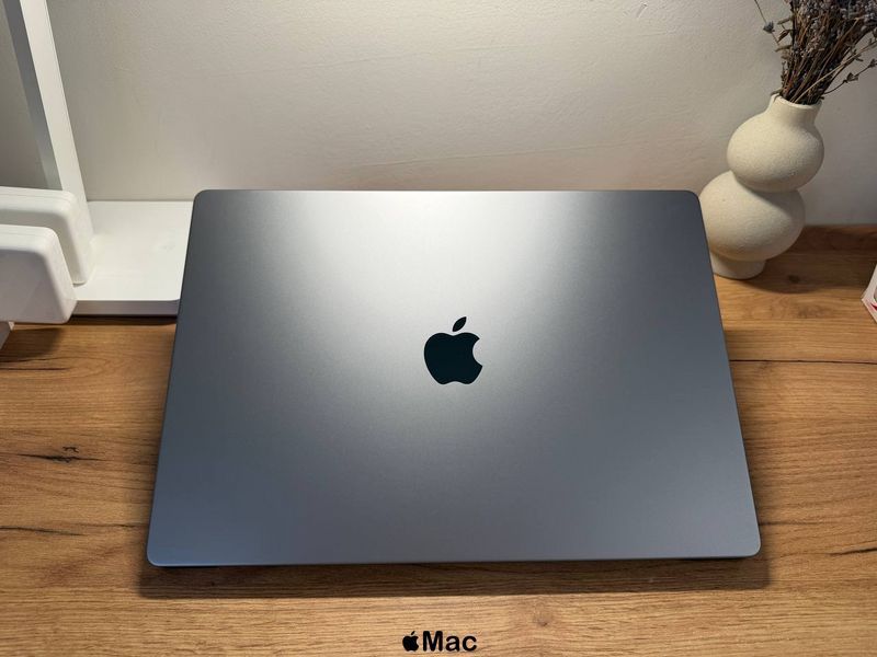 Apple MacBook Pro 16 2023 19-Core GPU M2 Pro 16Gb 512Gb Space Gray M2386 фото