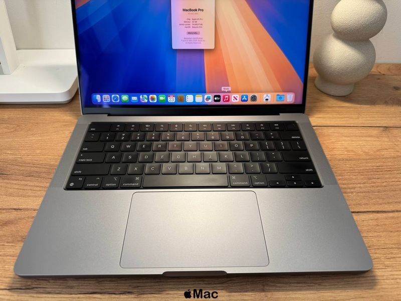 Apple MacBook Pro 14 2021 M1 Pro 32Gb 1000Gb Space Gray M1618 фото