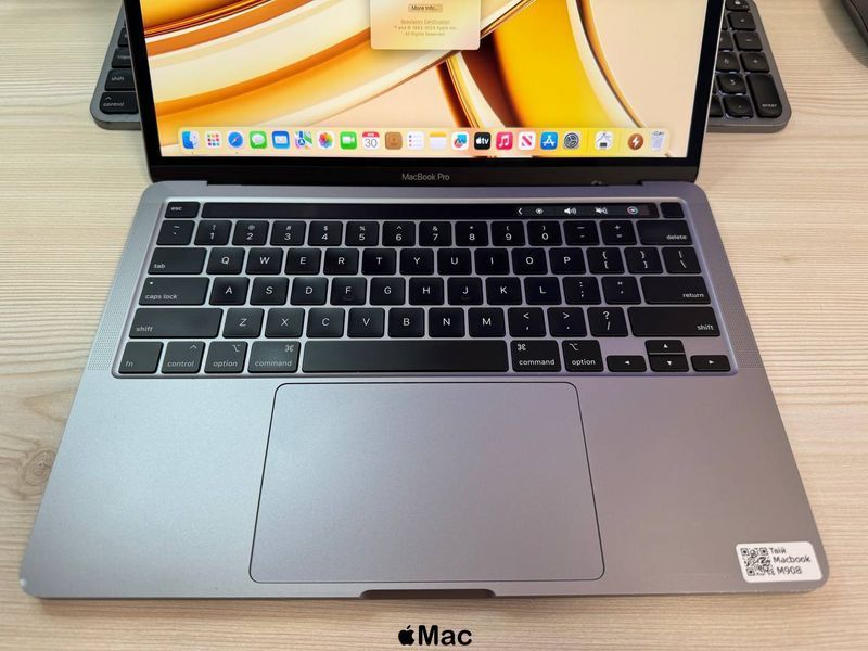 Apple MacBook Pro 2020 Intel i5 16/256Gb Space Gray M908 фото