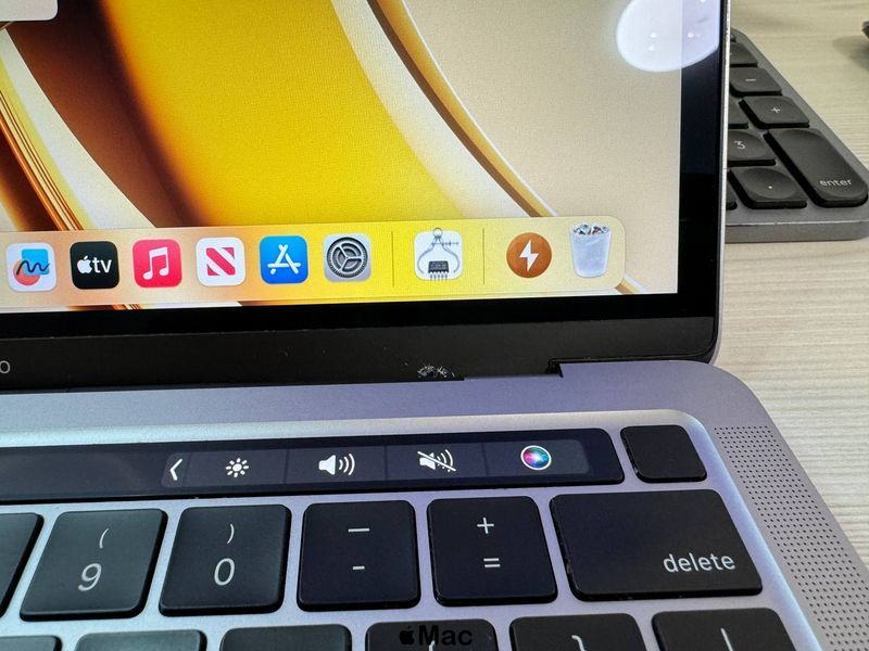 Apple MacBook Pro 2020 Intel i5 16/256Gb Space Gray M908 фото