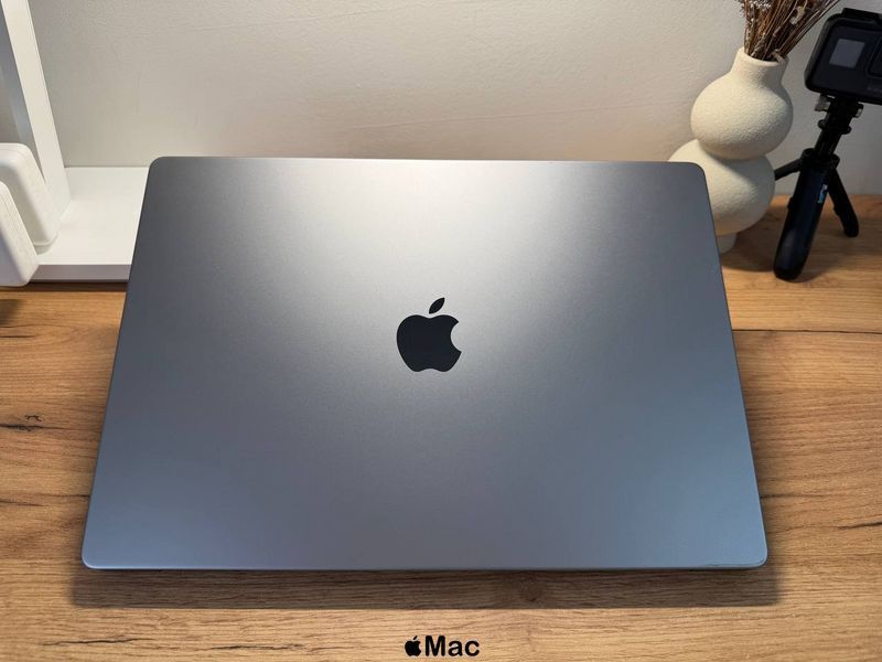 Apple MacBook Pro 16 2021 16-Core GPU M1 Pro 32Gb 512Gb Space Gray M2552 фото
