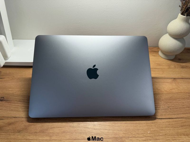 Apple MacBook Pro 2020 M1 16Gb 256Gb Space Gray M2477 фото