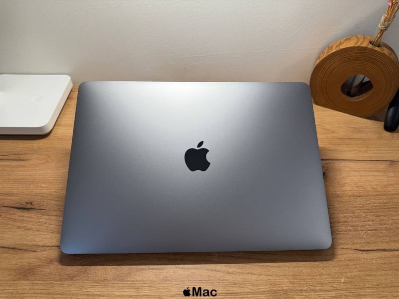 Apple MacBook Air 2020 M1 16Gb 256Gb Space Gray M2243 фото