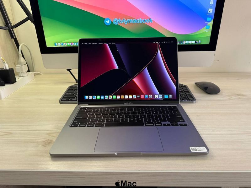Apple MacBook Pro 2020 M1 8/256Gb Space Gray M813 фото