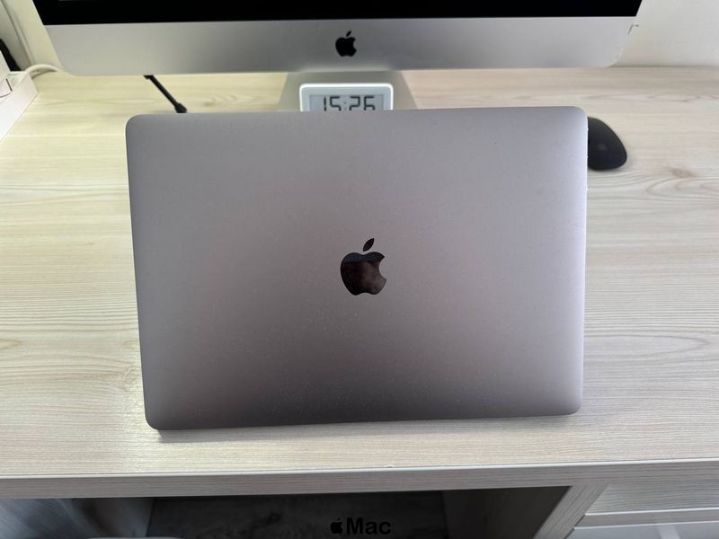 Apple MacBook Pro 2020 M1 8/256Gb Space Gray M813 фото