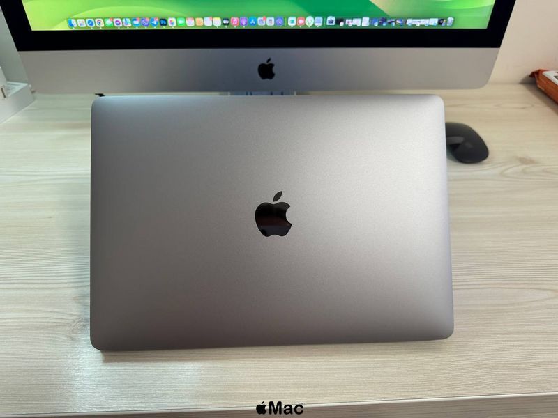 Apple MacBook Air 2020 M1 16/256Gb Space Gray M946 фото