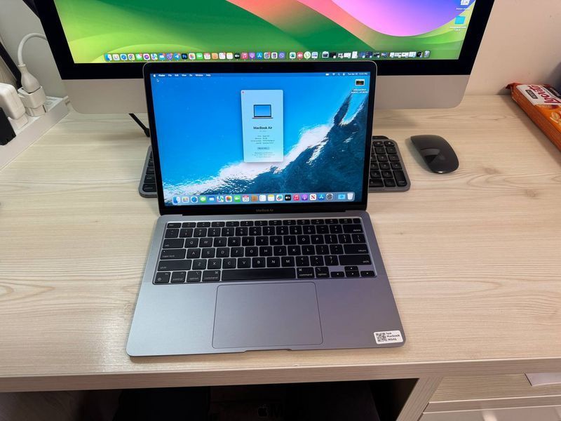 Apple MacBook Air 2020 M1 16/256Gb Space Gray M946 фото