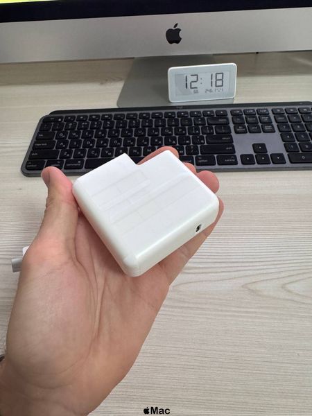 Блок живлення для MacBook Pro 13" 61W USB-C Power Adapter OEM M911-61 фото