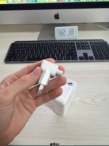 Блок живлення для MacBook Pro 13" 61W USB-C Power Adapter OEM M911-61 фото