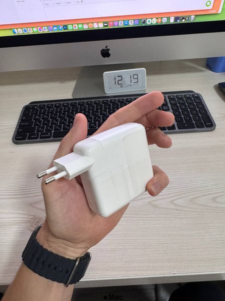 Блок живлення для MacBook Pro 13" 61W USB-C Power Adapter OEM M911-61 фото