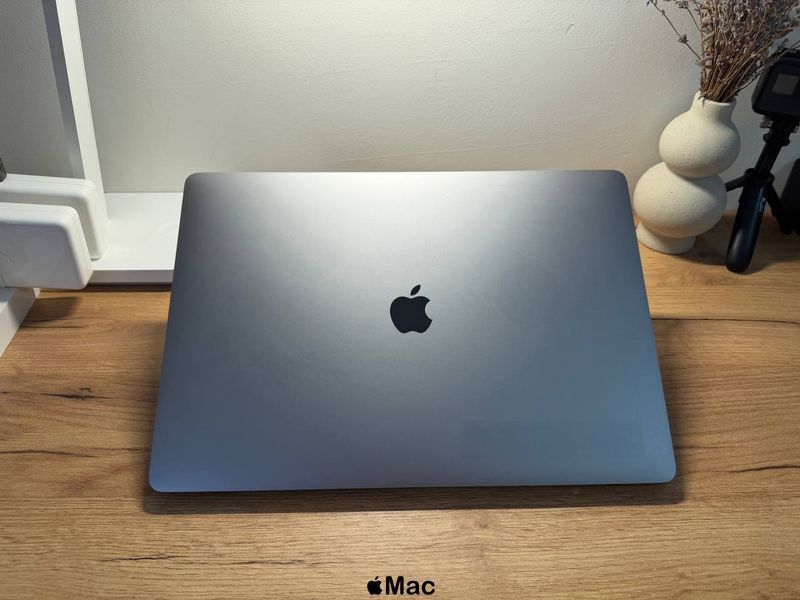 Apple MacBook Pro 16 2019 intel i9-9980HK 32Gb 1TB SSD Radeon 5500M 8Gb Space Gray M2608 фото