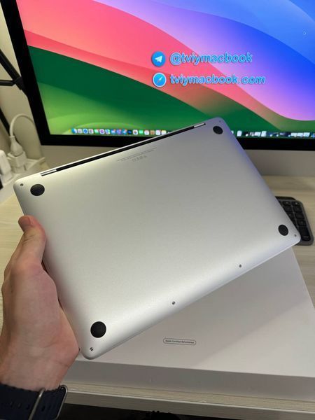 Apple MacBook Pro 2020 M1 8/256Gb Silver M941 фото