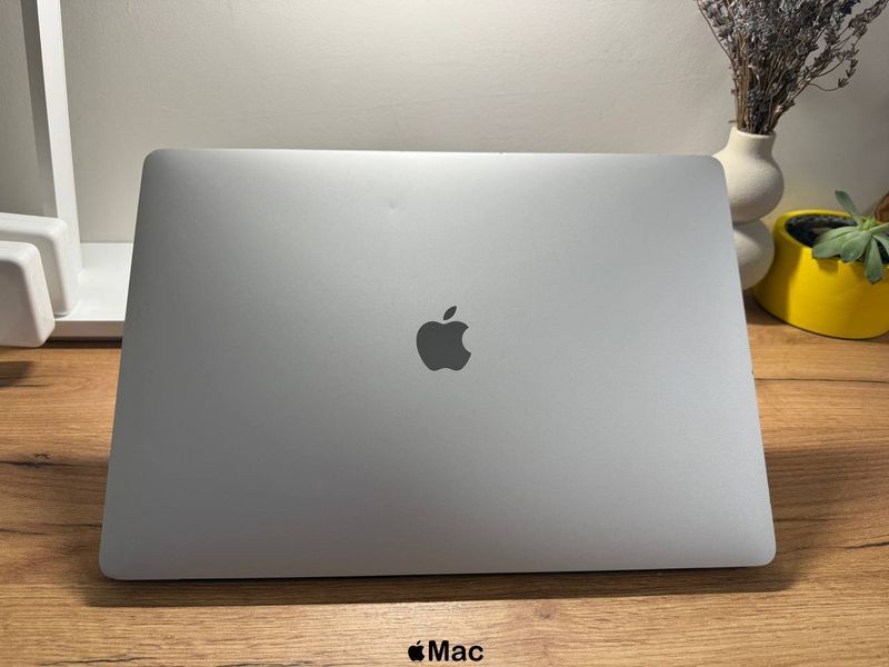 Apple MacBook Pro 16 2019 Intel i7 16Gb 512Gb Radeon 5300M 4Gb Silver M2114 фото