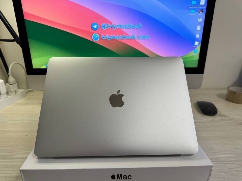 Apple MacBook Pro 2020 M1 8/256Gb Silver M941 фото