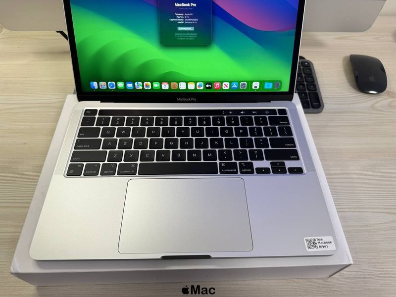 Apple MacBook Pro 2020 M1 8/256Gb Silver M941 фото