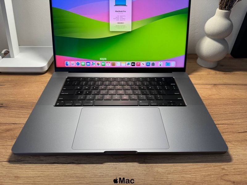 Apple MacBook Pro 16 2021 16-Core GPU M1 Pro 32Gb 1000Gb Space Gray M1679 фото