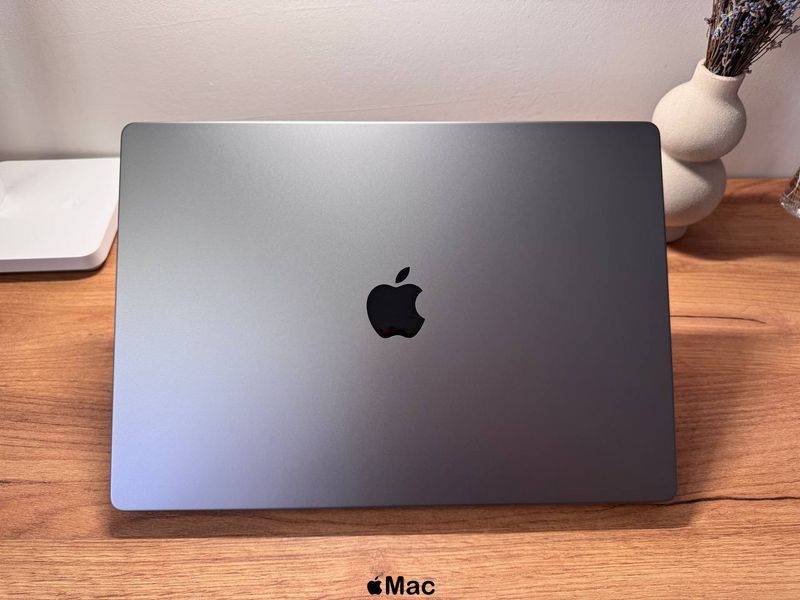Apple MacBook Pro 16 2021 M1 Max 64Gb 1Tb Space Gray M1204 фото