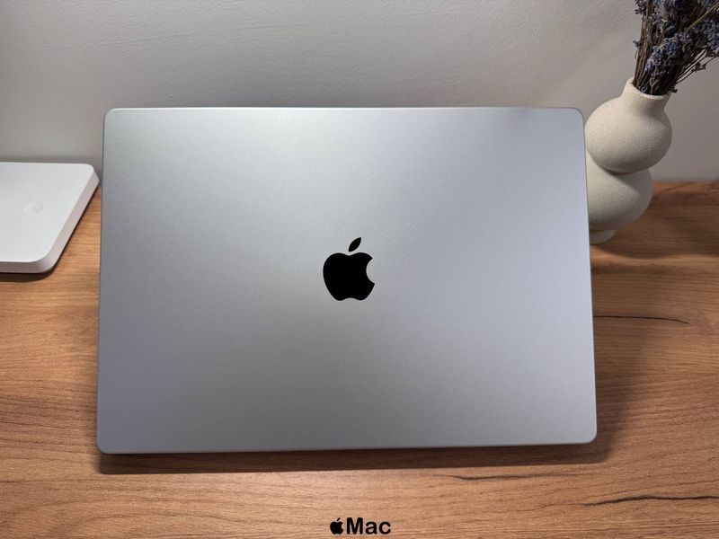 Apple MacBook Pro 16 2021 32-Core M1 Max 32Gb 1TB Silver M1165 фото