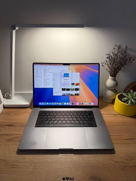 Apple MacBook Pro 16 2021 16-Core GPU M1 Pro 32Gb 1000Gb Space Gray M1803 фото