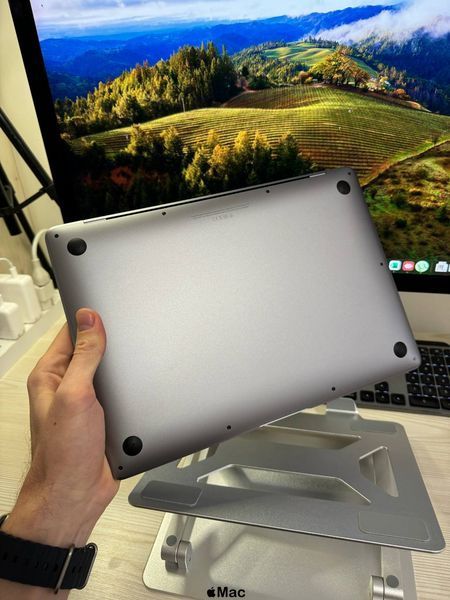Apple MacBook Air 2020 M1 8/256Gb Space Gray M870 фото