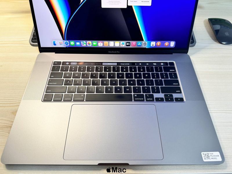 Apple MacBook Pro 16 2019 intel i7 16/512Gb Radeon 5300M 4Gb Space Gray M995 фото