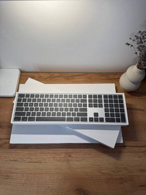 Apple A1843 Magic Wireless Keyboard with Numeric Keypad - New M1703 фото