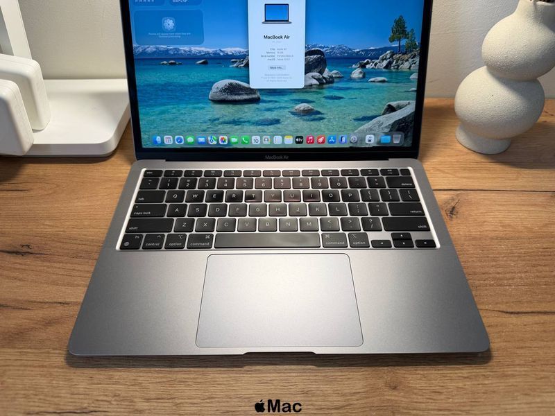 Apple MacBook Air 2020 M1 16Gb 256Gb Space Gray M2602 фото