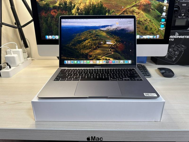 Apple MacBook Air 2020 M1 8/512Gb Space Gray M867 фото