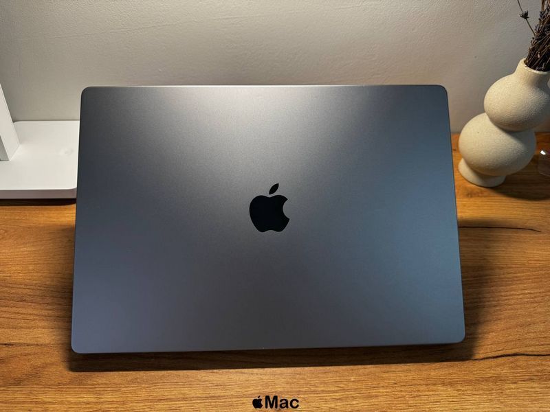 Apple MacBook Pro 16 2021 16-Core GPU M1 Pro 16Gb 512Gb Space Gray M1457 фото