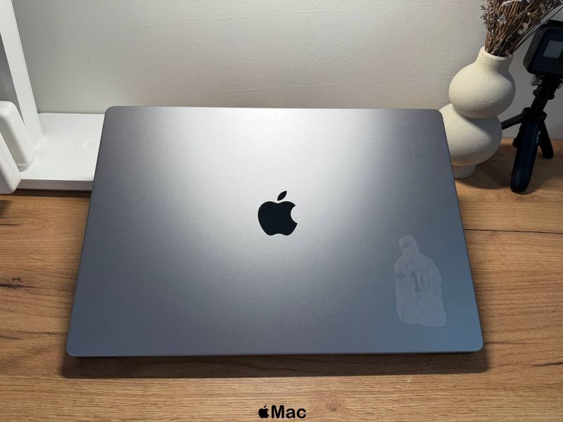Apple MacBook Pro 16 2021 16-Core GPU M1 Pro 32Gb 512Gb Space Gray M2568 фото